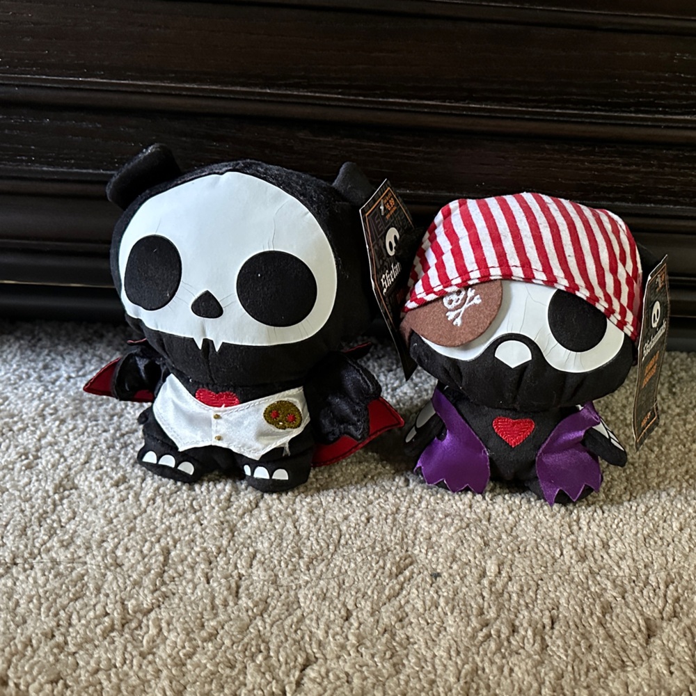 Skelanimals Diego in disguise and Oliver in disguise
